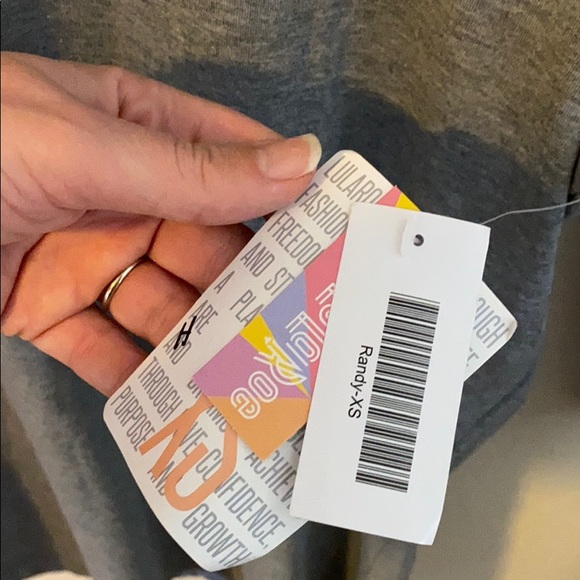 LuLaRoe top - Picture 3 of 4